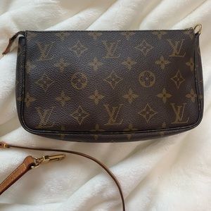 Louis Vuitton Pochette Accessories